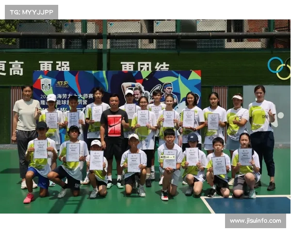 球童选拔培训严格，确保比赛用球快速传递